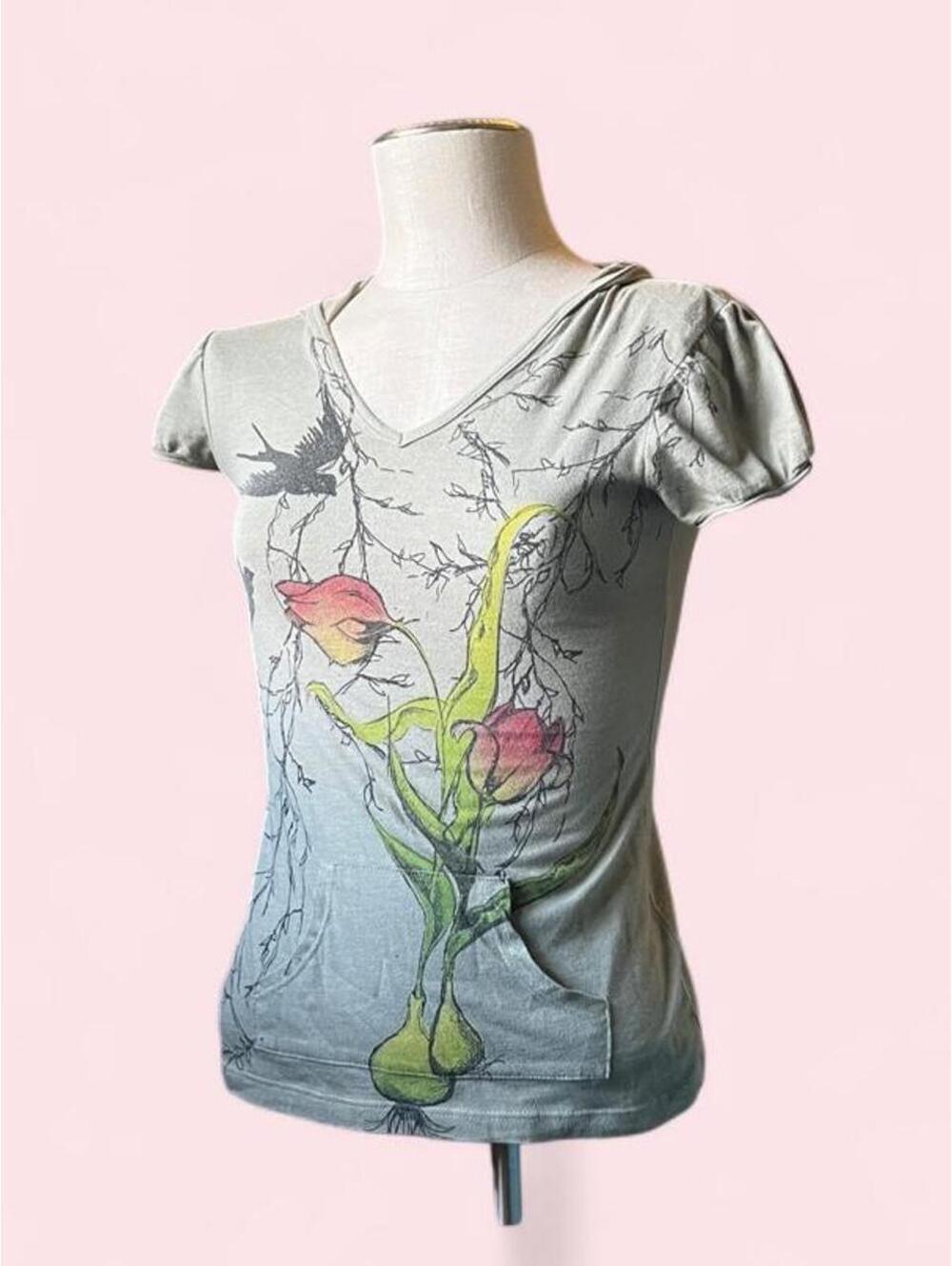 🩶🌷 grey Y2K style lightweight v-neck shirt with hood // perf for layering 🌷🩶